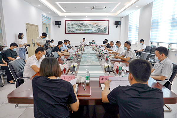 长沙经开区管委会主任张庆红一行调研顶立科技 (4).JPG 长沙经开区管委会主任张庆红一行调研顶立科技 (4).JPG